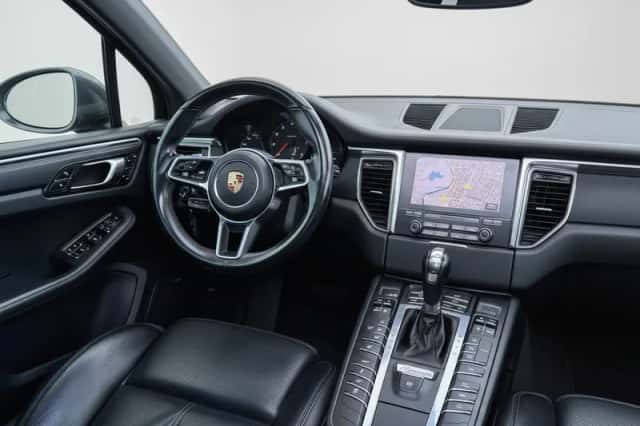 Porsche Macan (2018) thumbnail 5
