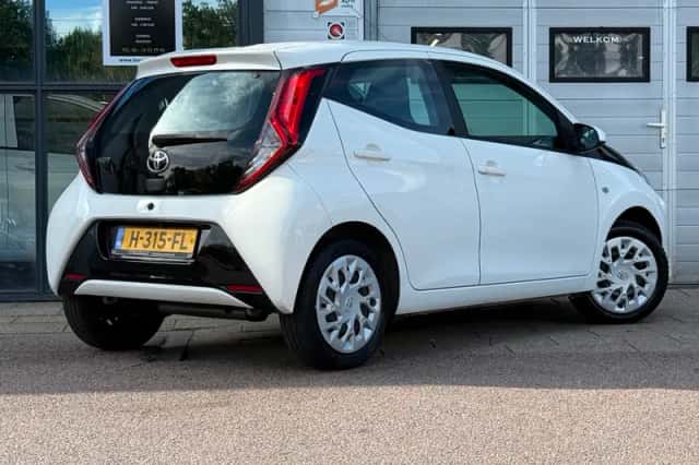 Toyota Aygo (2020) thumbnail 2