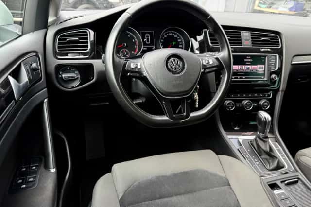 Volkswagen Golf (2016) thumbnail 4
