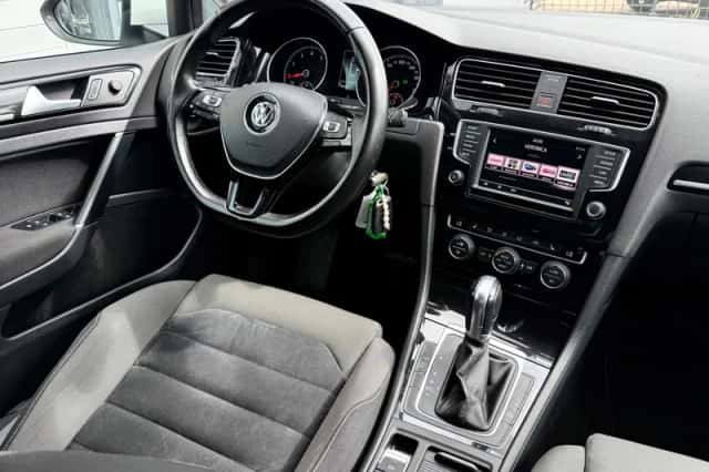 Volkswagen Golf (2016) thumbnail 5