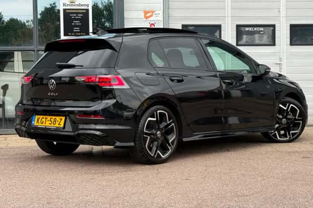 Volkswagen Golf (2025) thumbnail 2