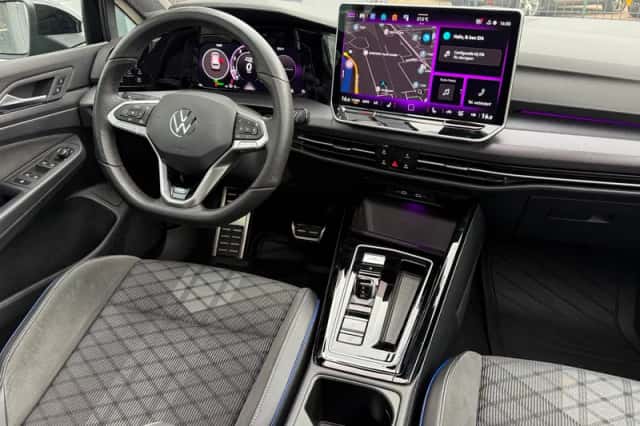 Volkswagen Golf (2025) thumbnail 3