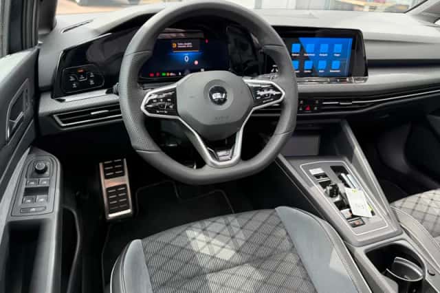 Volkswagen Golf (2021) thumbnail 4