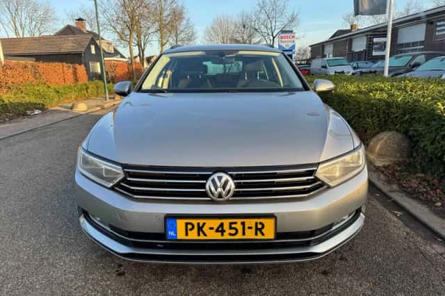 Volkswagen Passat (2016) thumbnail 2
