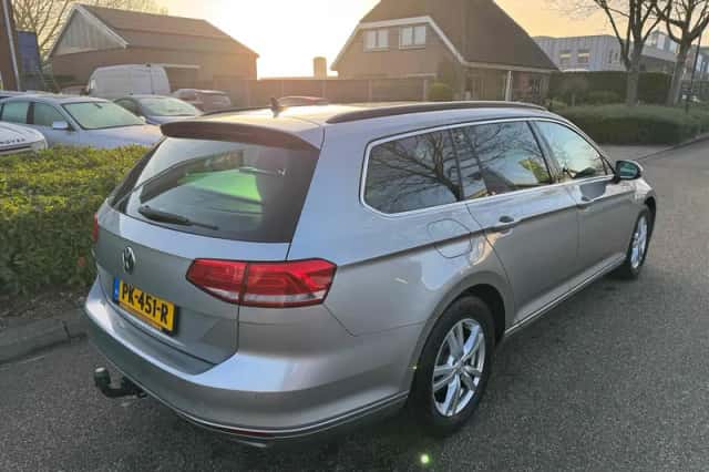 Volkswagen Passat (2016) thumbnail 5