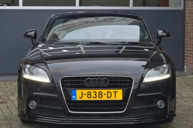 Audi TT (2010) thumbnail 4