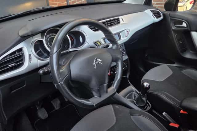 Citroën C3 (2012) thumbnail 2
