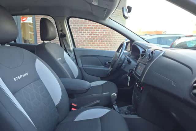 Dacia Sandero (2016) thumbnail 6