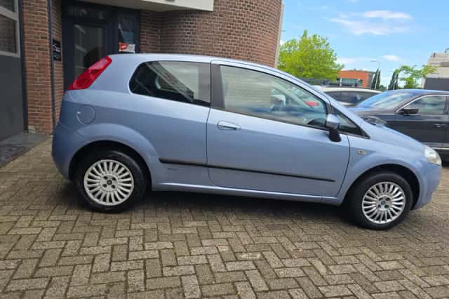 Fiat Grande Punto (2007) thumbnail 3