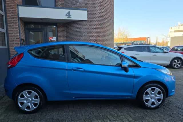 Ford Fiesta (2009) thumbnail 3