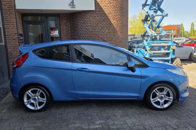 Ford Fiesta (2010) thumbnail 3