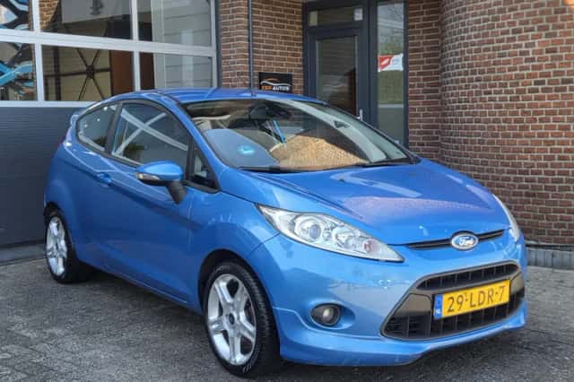 Ford Fiesta (2010) thumbnail 4