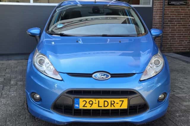Ford Fiesta (2010) thumbnail 5