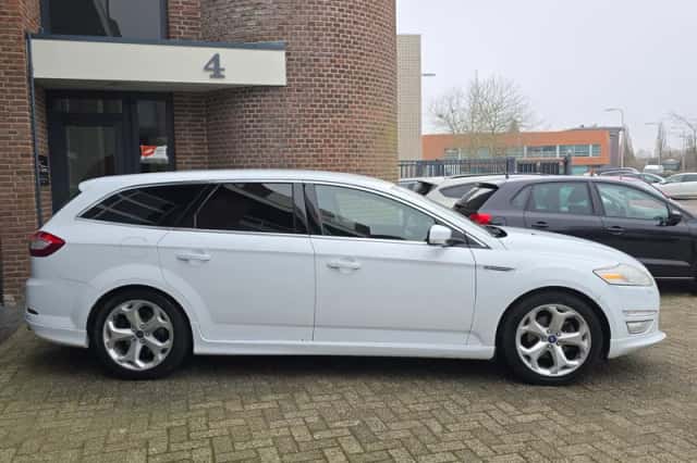 Ford Mondeo (2010) thumbnail 3