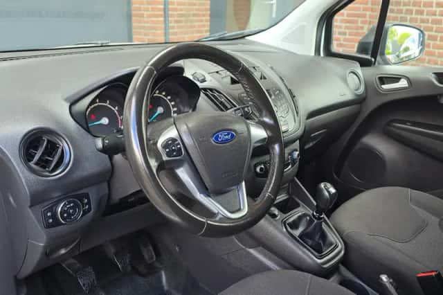 Ford Transit Courier (2018) thumbnail 2
