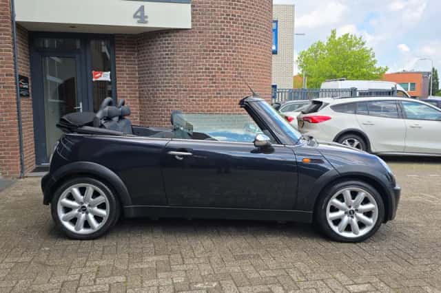 MINI Cabrio (2006) thumbnail 3