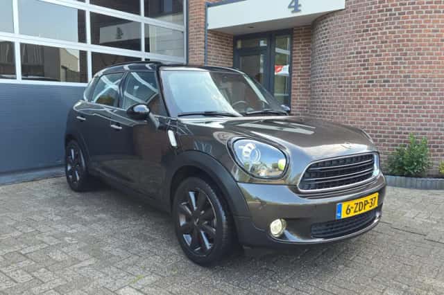 MINI Countryman (2015) thumbnail 1