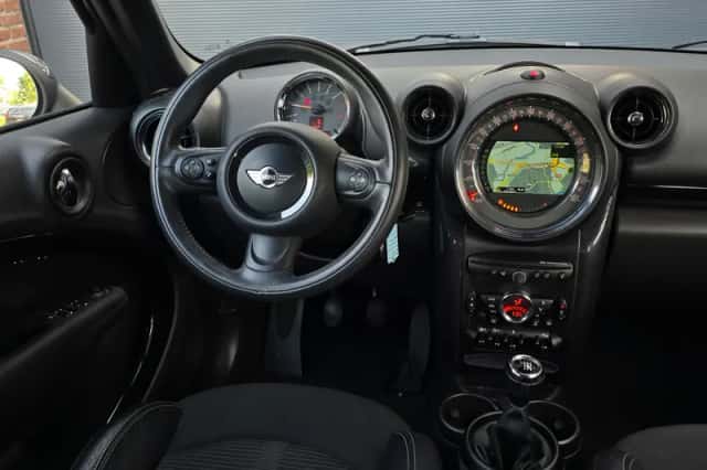 MINI Countryman (2015) thumbnail 2