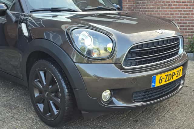 MINI Countryman (2015) thumbnail 3