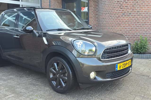 MINI Countryman (2015) thumbnail 4
