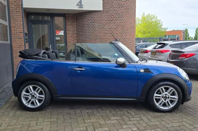 MINI Cabrio (2012) thumbnail 3