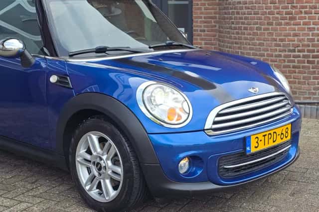 MINI Cabrio (2012) thumbnail 4