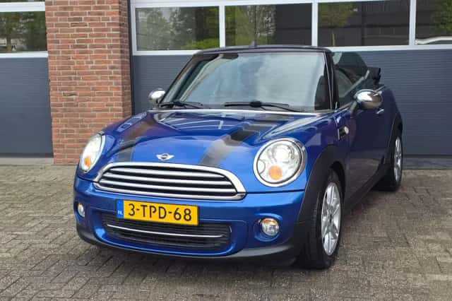 MINI Cabrio (2012) thumbnail 6