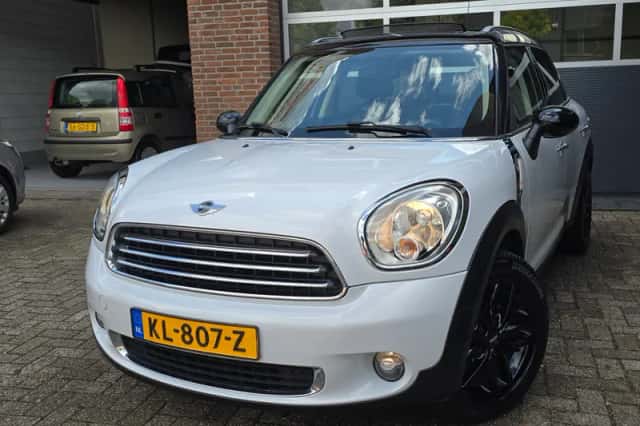 MINI Countryman (2012) thumbnail 1