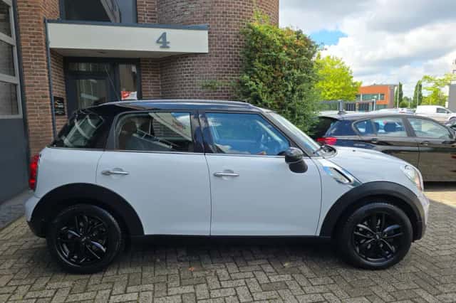 MINI Countryman (2012) thumbnail 3