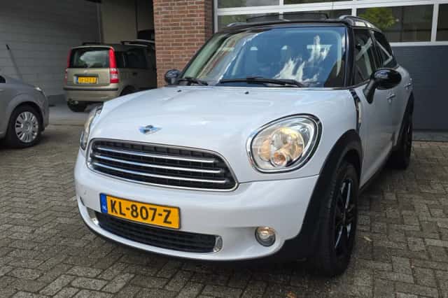 MINI Countryman (2012) thumbnail 6