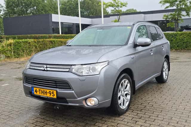 Mitsubishi Outlander (2014) thumbnail 1