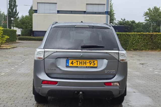 Mitsubishi Outlander (2014) thumbnail 4