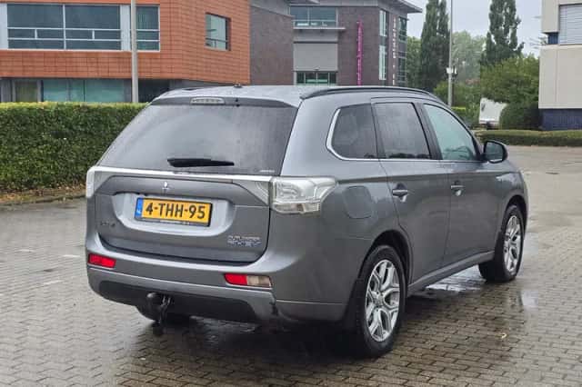 Mitsubishi Outlander (2014) thumbnail 5