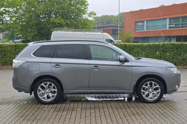 Mitsubishi Outlander (2014) thumbnail 6