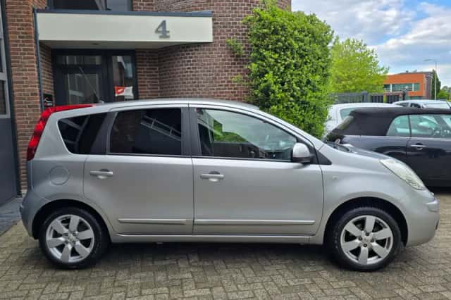 Nissan Note (2008) thumbnail 3