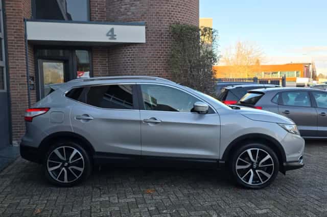 Nissan Qashqai (2017) thumbnail 3