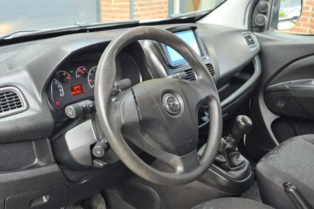 Opel Combo (2015) thumbnail 2