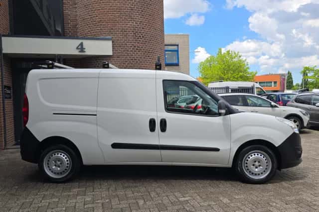 Opel Combo (2015) thumbnail 3