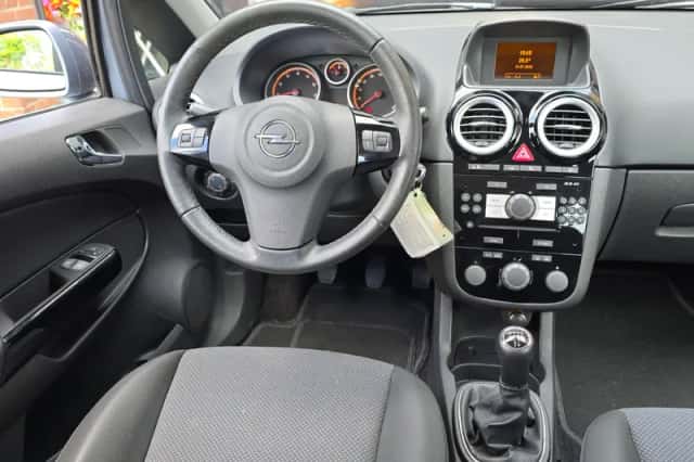 Opel Corsa (2008) thumbnail 2