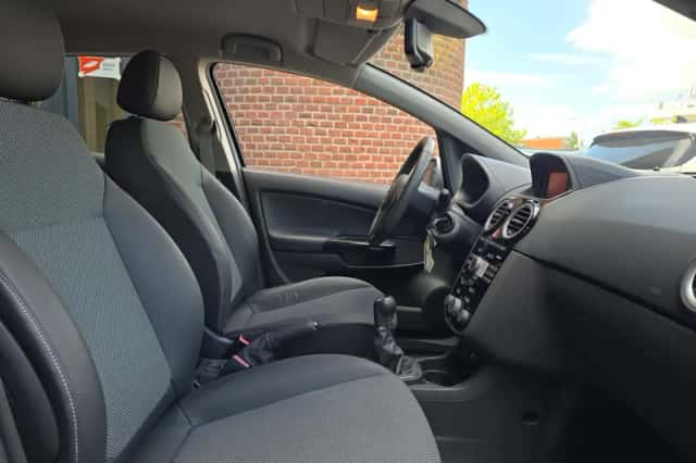Opel Corsa (2008) thumbnail 6