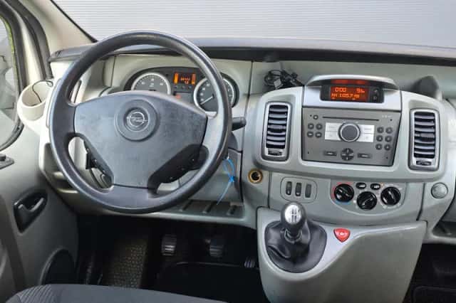 Opel Vivaro (2008) thumbnail 2
