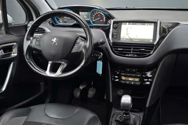 Peugeot 2008 (2018) thumbnail 2