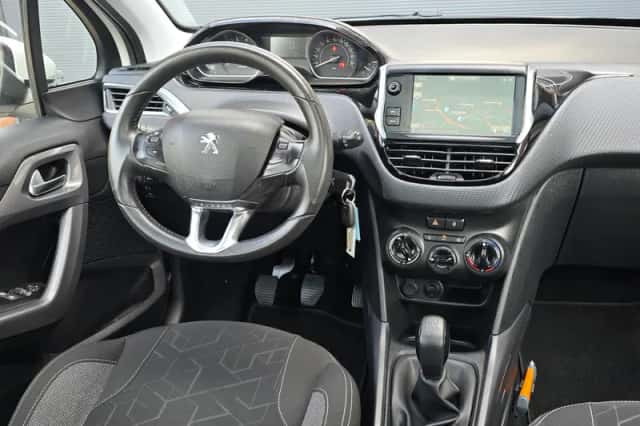 Peugeot 2008 (2016) thumbnail 2