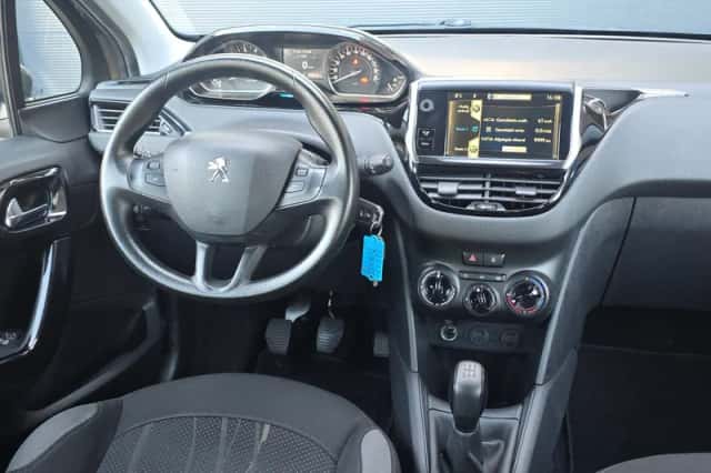 Peugeot 208 (2012) thumbnail 2
