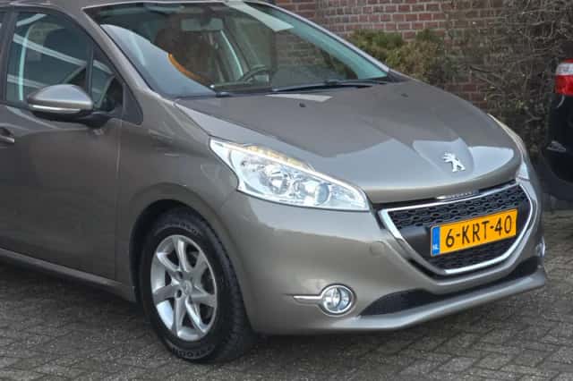 Peugeot 208 (2012) thumbnail 4