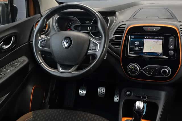 Renault Captur (2017) thumbnail 2