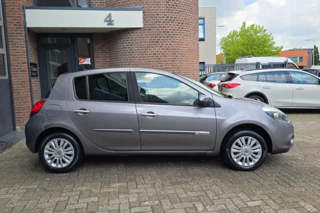 Renault Clio (2010) thumbnail 3