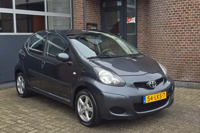 Toyota Aygo (2010) thumbnail 1