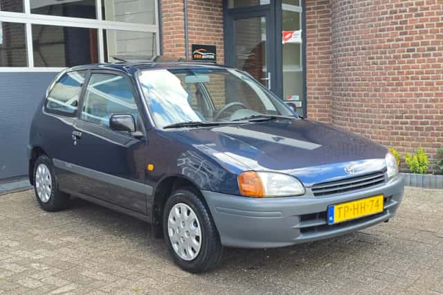 Toyota Starlet (1998) thumbnail 1