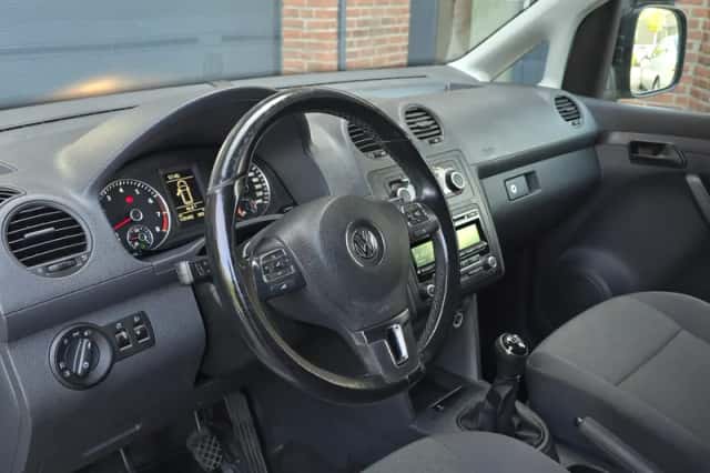 Volkswagen Caddy (2015) thumbnail 2